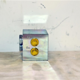 前支腿伸缩油缸液压锁02