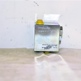 前支腿垂直液压锁